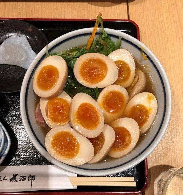 17. Ovo dobijete kad u Tokyju naručite ramen s malo više jaja...