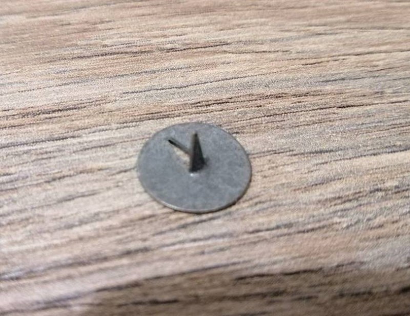 2. "Mlađi brat je dotrčao do mene i upitao me je li ovo mini sunčani sat."