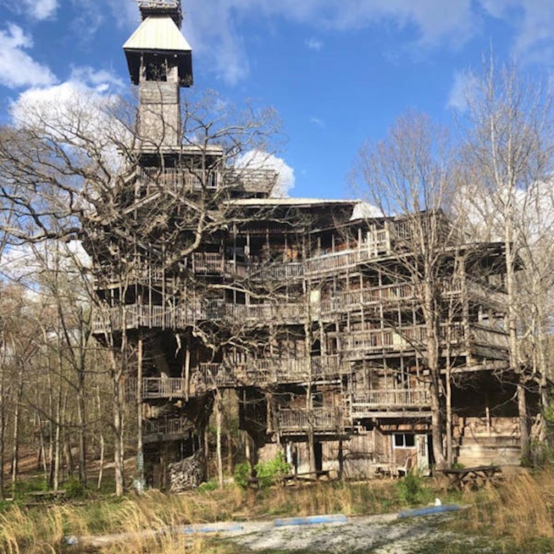 10. Ovo je najveća kuća na stablu ikad napravljena.