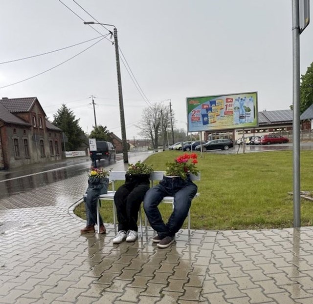 9. Dosta čudno ukrašene tegle za cvijeće