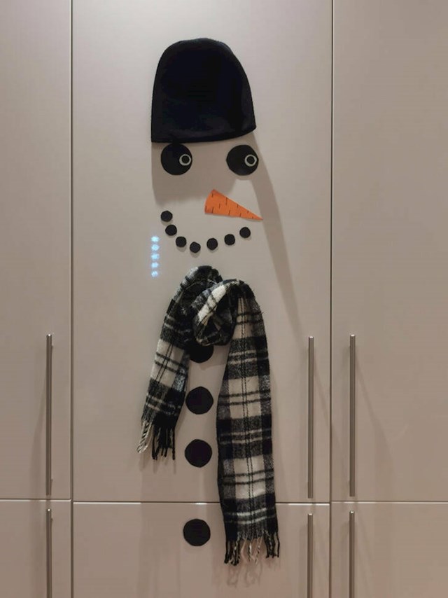 8. Tata je napravio snjegovića u kuhinji i iznenadio cijelu obitelj