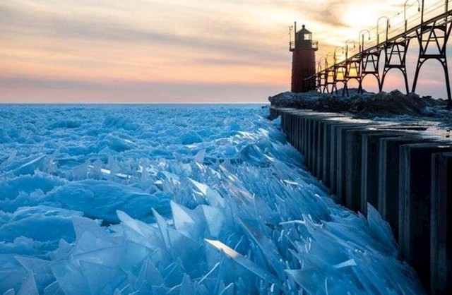8. Savršeno zaleđeno jezero Michigan.
