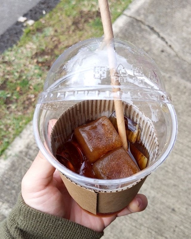 16. Kafić u kojem kupujem kavu za van koristi zaleđenu kavu umjesto leda. Super metoda da kava ne postane vodenasta!