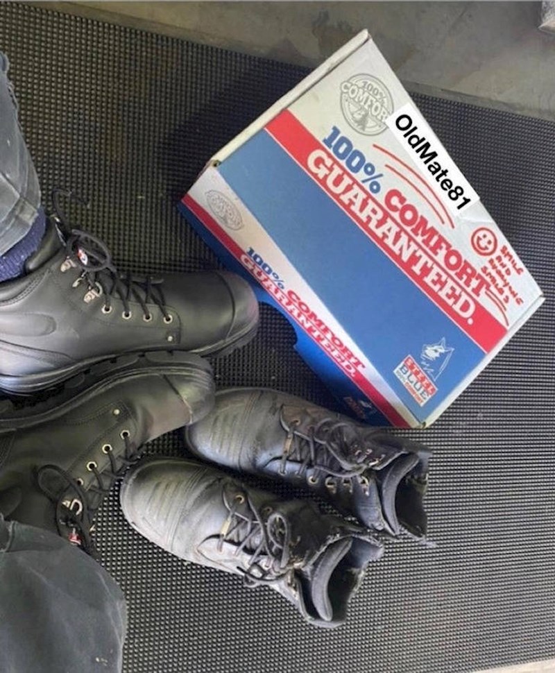 2. "Šef je primijetio da mi trebaju nove cipele za rad i poklonio mi ih!"