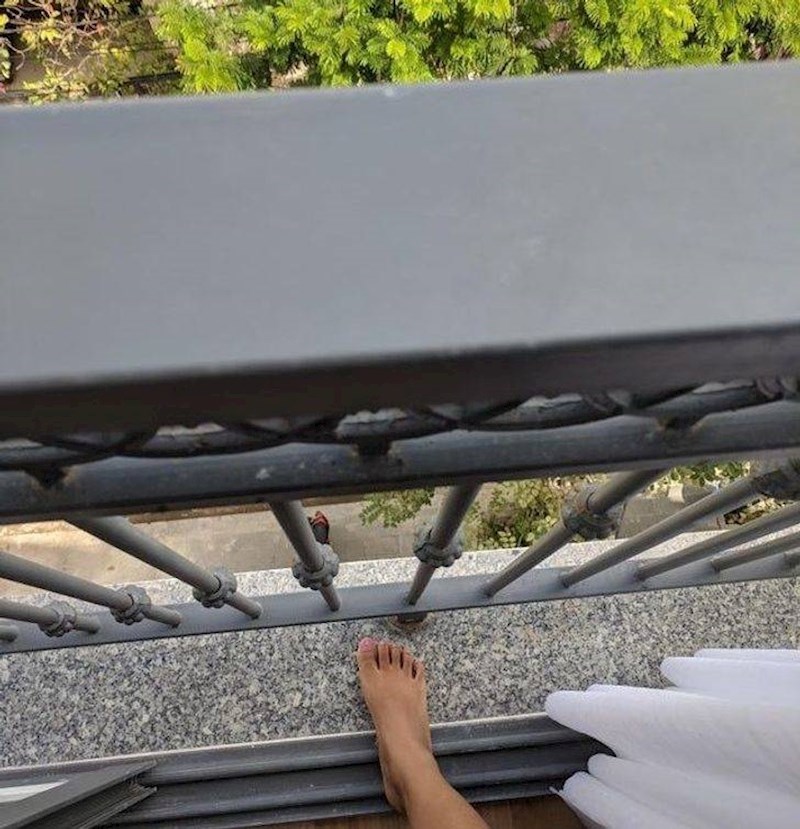 1. Na internetu su naveli da soba ima balkon