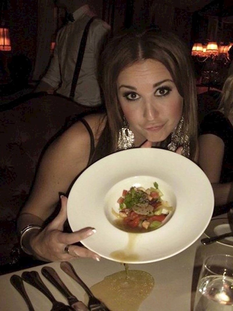 6. Super način za fotkati se s hranom🤣