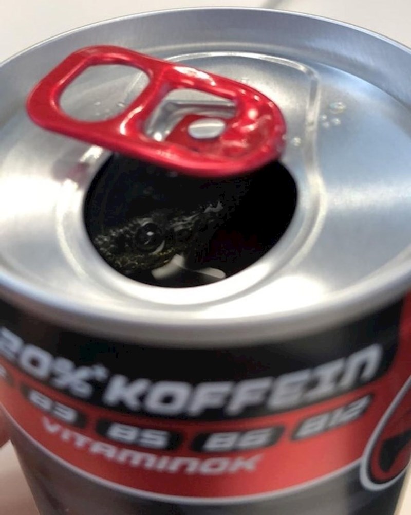 21. Kao da krokodil viri i vreba iz ove limenke...