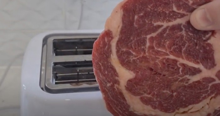 VIDEO Kuhar otkrio kako pripremiti savršen steak pomoću običnog tostera