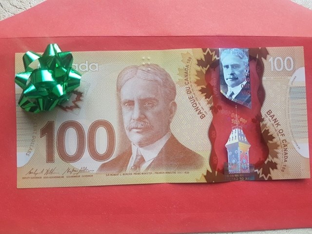 13. "Poklon od mojih roditelja. Pitam se što je to, hmmm .... "