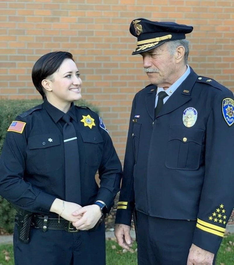 2. "Moja sestra oduvijek je smatrala našeg tatu svojim junakom i zato je, baš kao i on, završila policijsku akademiju."