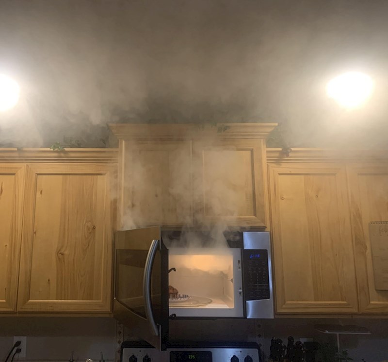 2. Klinci su roditeljima odlučili pripremiti doručak u krevetu