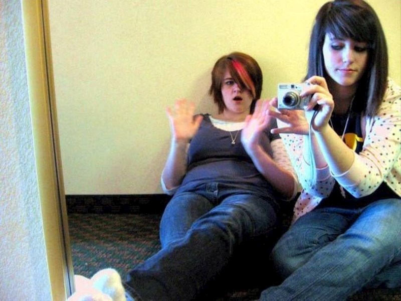8. Pronašla sam hrpu fotki svoje najbolje frendice i sebe iz perioda od 2006. do 2008. Napravit ću album s tim fotkama i pokloniti joj ga za ročkas!