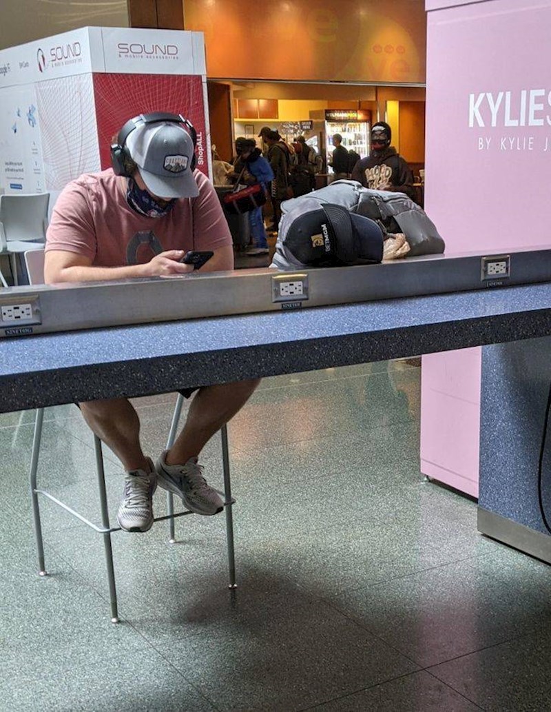 21. Prtljaga ovog tipa izgleda kao da pored njega netko spava