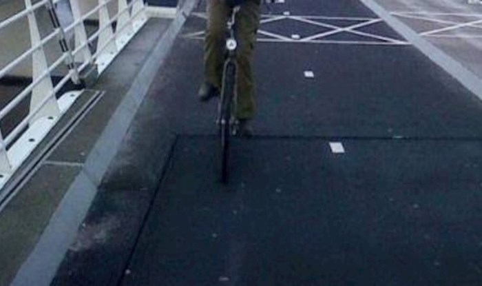 Čudan prizor iz Nizozemske, nećete vjerovati što radi ovaj biciklist