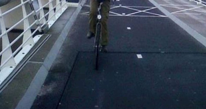 Čudan prizor iz Nizozemske, nećete vjerovati što radi ovaj biciklist