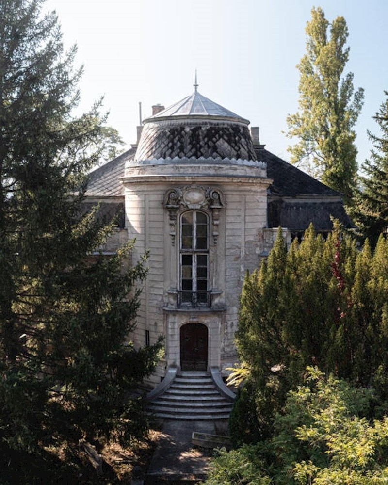 7. Predivna napuštena neobarokna vila