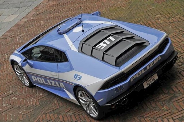 6. Talijanski policajci imaju Lamborghinija u svojem voznom parku