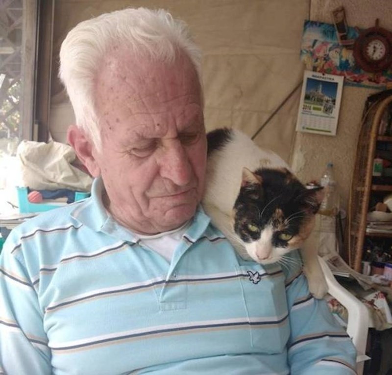 1. Citiram: "Ne želim onu smrdljivu vreću buha u svojoj kući!"