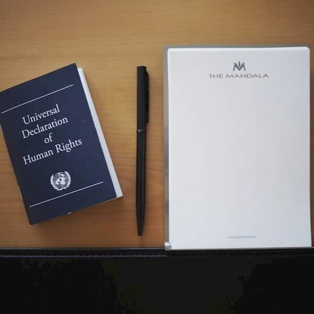 17. Umjesto biblije, u ovom njemačkom hotelu imaju UN-ovu deklaraciju o ljudskim pravima
