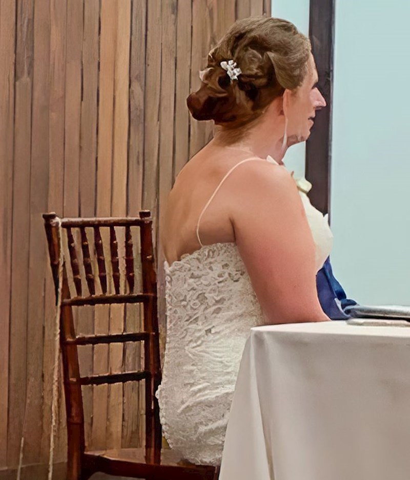 7. Netko je pokušao uslikati mladenku i to je rezultiralo ovom katastrofom.🤣