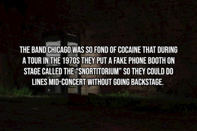10. Ekipa u bendu Chicago toliko je voljela kokain da je na pozornicu donijela telefonsku govornicu. To im je olakšalo da ne moraju stalno ići u backstage za vrijeme nastupa.