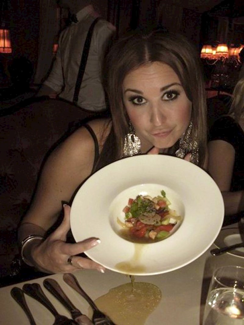 6. Super način za fotkati se s hranom🤣