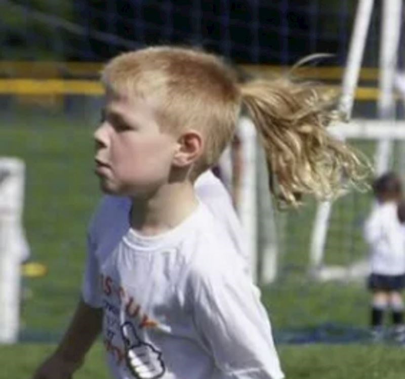 2. Nažalost, klinac nema ovako ludu frizuru