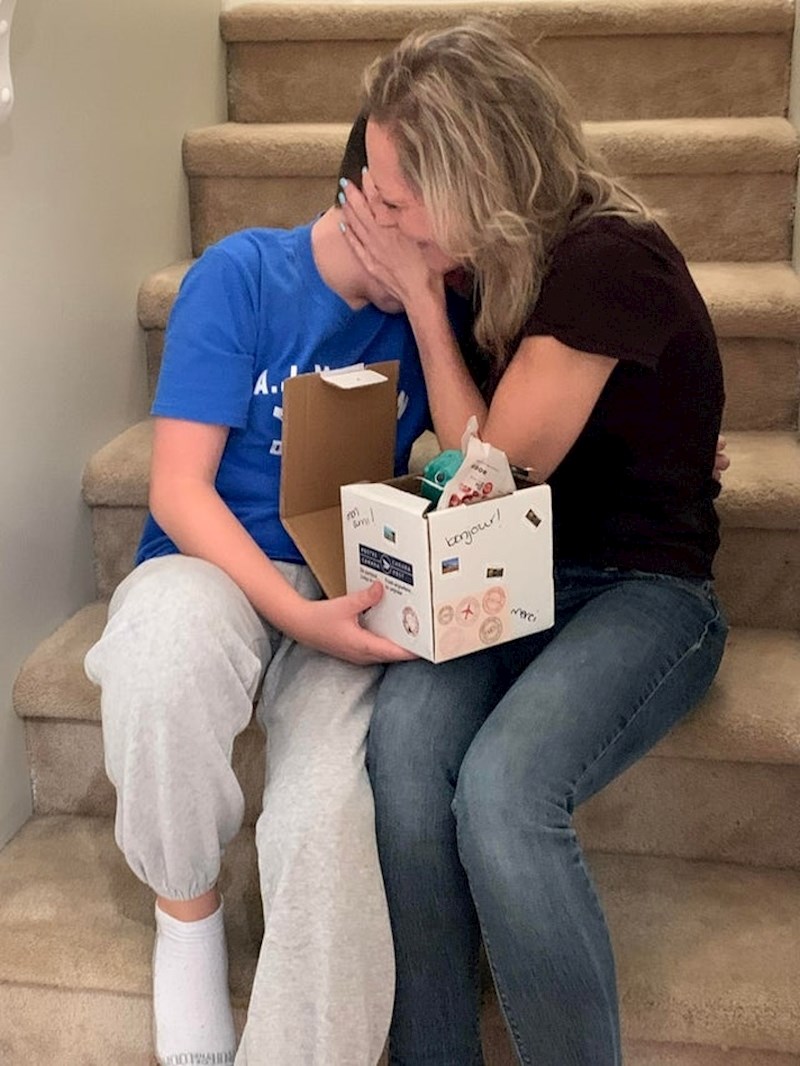 11. Brižni ljudi okupili su se kako bi ponovno spojili dječaka s njegovom plišanom mačkom koju je izgubio prije 3 godine, a koju mu je poklonio njegov pokojni otac. Ovo je on, preplavljen emocijama, kad je shvatio što se upravo dogodilo.