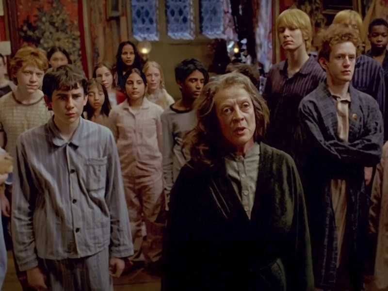 5. Gryffindorci i profesorica McGonagall raspravljaju o Siriousu Blacku koji je ušao u njihov dnevni boravak kroz rupu za portret