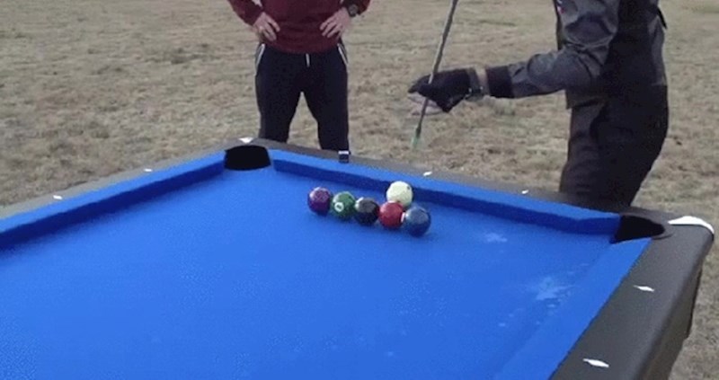 Ovaj lik rastura biljar, pogledajte kakav je nevjerojatan pogodak ostvario