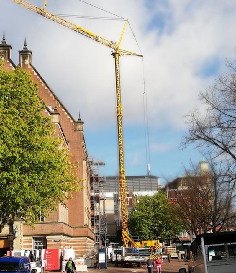 3. Dizalica s uzorkom žirafe.