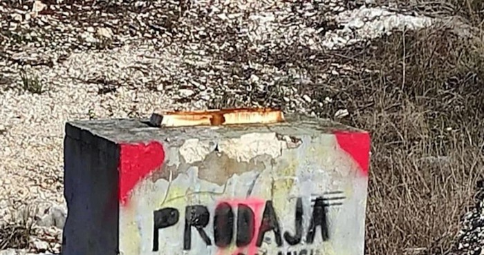 Netko je negdje u Dalmaciji uočio nesvakidašnji oglas, morate vidjeti što prodaje ovaj tip