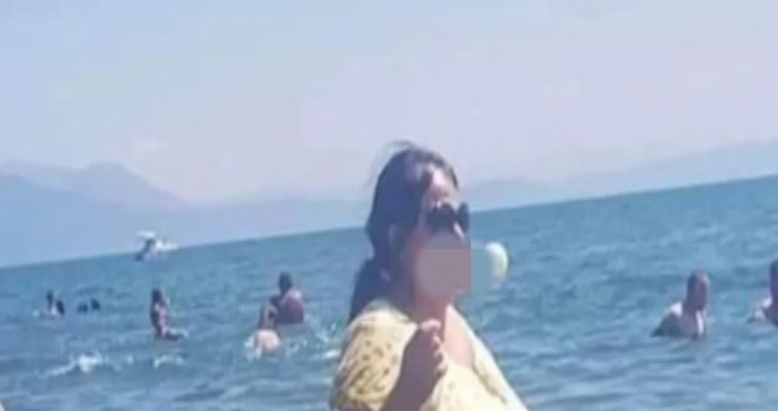 Fotka s jedne plaže danima kruži internetom, morate vidjeti kako ova žena uživa u moru