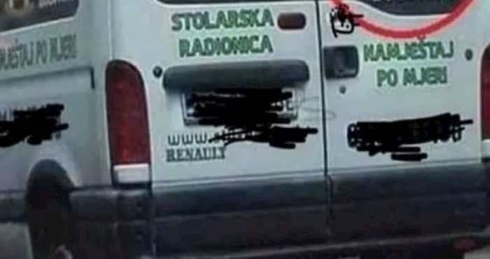 Reklama za stolarsku radionu na ovom kombiju nasmijala je cijelu regiju, pogledajte zašto