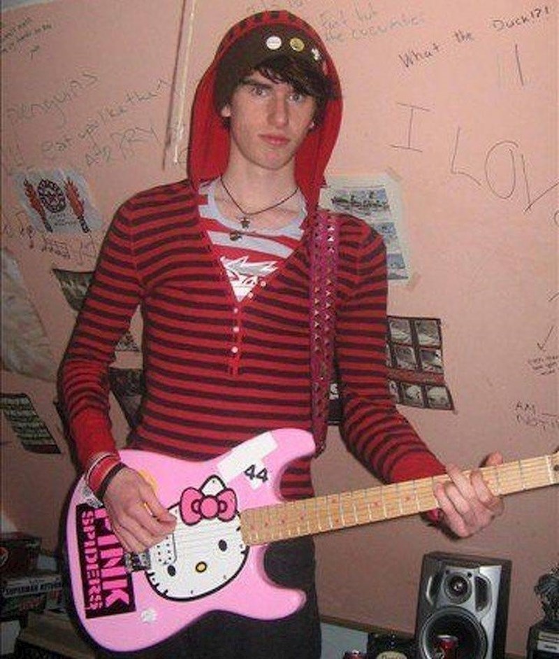 16. Svirao sam u prvom bendu i nosio žensku odjeću, oko 2009.