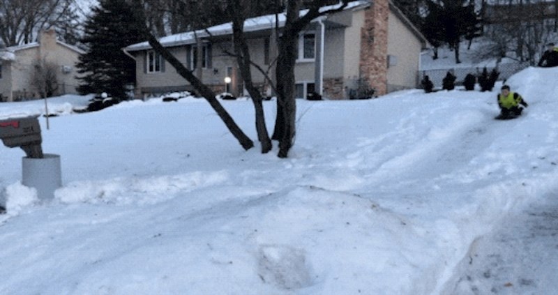 Klinac je od malih nogu spretan na snijegu, njegov trik je fenomenalan