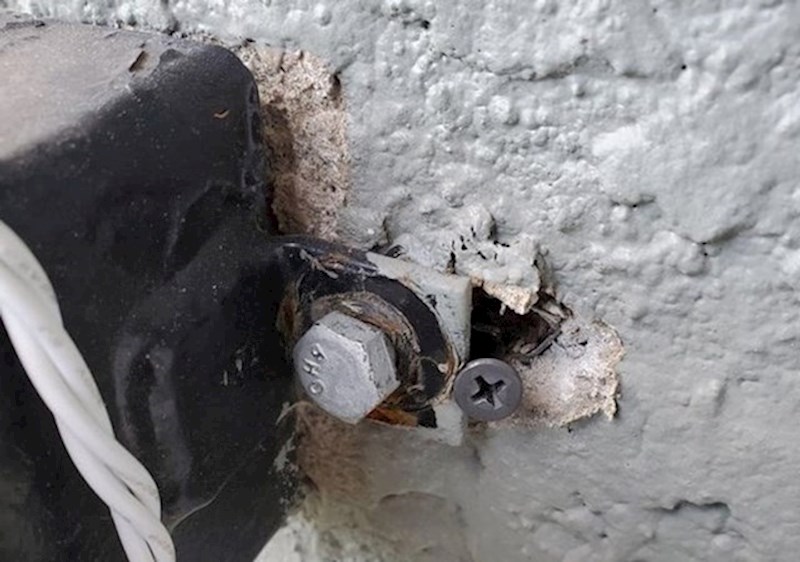 "Stanodavac je poslao ličioce da učvrste oslabljeni vijak od mojeg balkona."