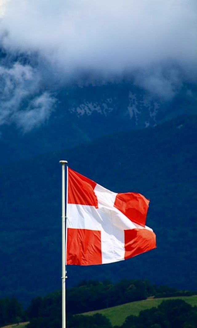 9. Švicarska, simbol neutralnosti, također je otvoreno stala uz Ukrajinu.