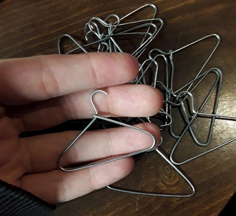 10. "Moj djed napravio je od starih ziherica vješalice za odjeću od Barbie lutki."