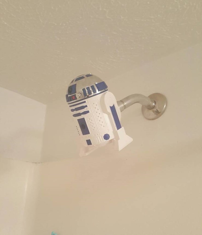 6. "Javio sam najmodavcu da mi se pokvario tuš. Ovako je riješio problem."