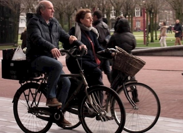 4.Hodanje po biciklističkoj stazi u Nizozemskoj.