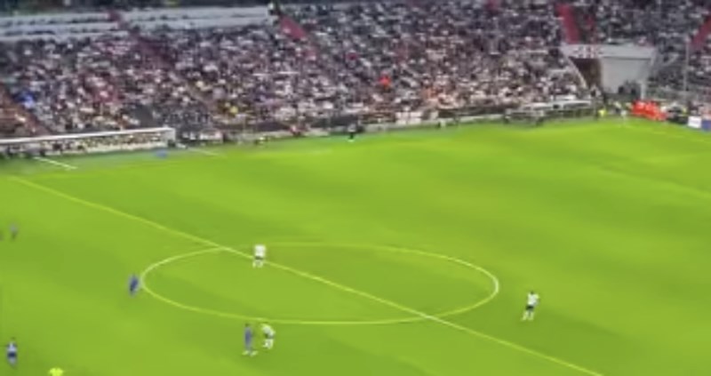 Snimka s jedne nogometne utakmice obišla je svijet, nećete vjerovati kad vidite što je navijač izveo
