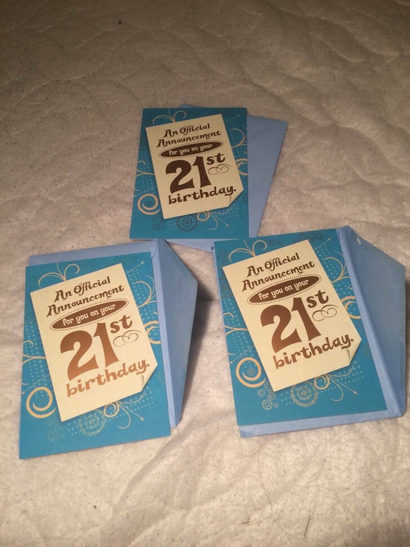 14. Obje sestre i roditelji slučajno su mi kupili istu čestitku za rođendan