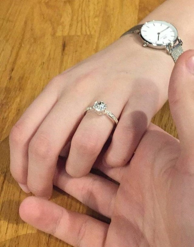 "Rekla je ne, ali ipak je stavila prsten da me razveseli."
