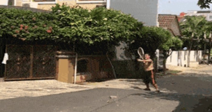 Ovaj genijalac dosjetio se načina na koji sam sa sobom može igrati tenis