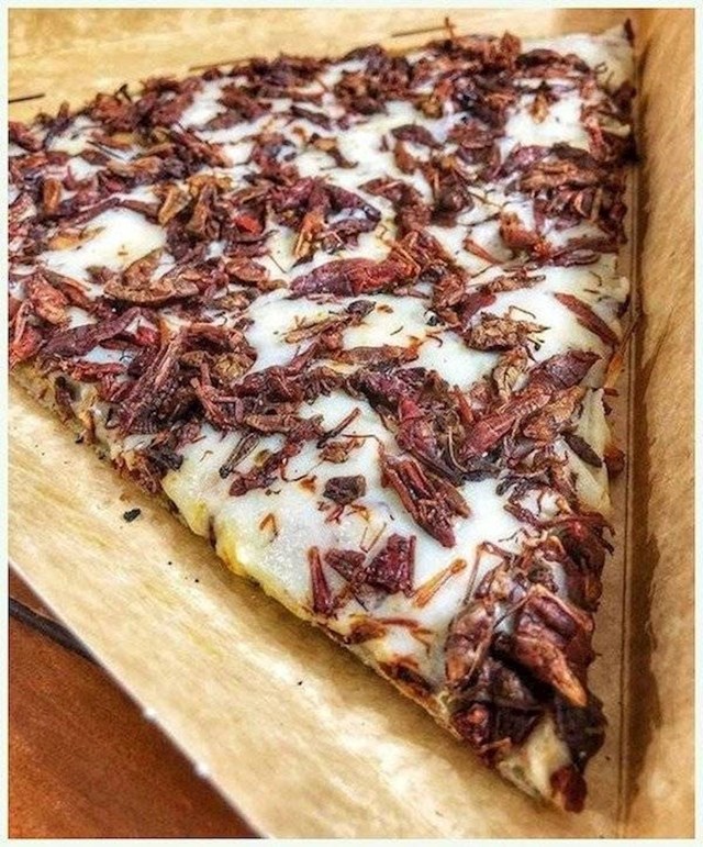 13. Kukci na pizzi umjesto šunke