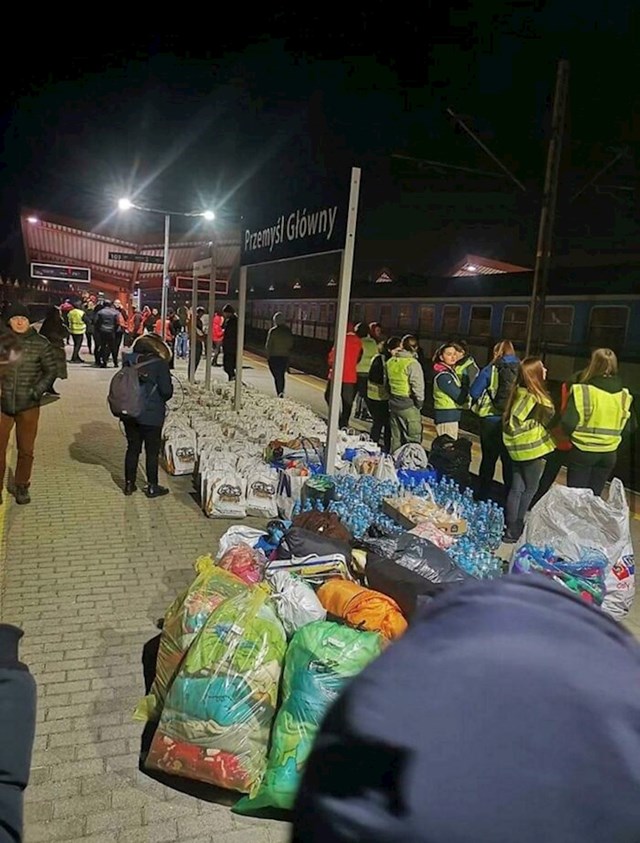 12. Poljska dočekuje izbjeglice na najhumaniji mogući način, tisuće volontera pomaže na granici Poljske i Ukrajine