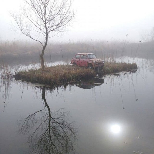 15. Napušteni auto na otoku