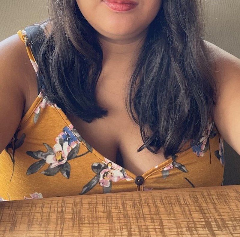 13. Ona je, pak, bila kod frizera. I nije tražila asimetričnu frizuru, već da joj PORAVNA vrhove.