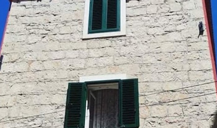 Kuća iz Dalmacije svakoga ubode u oko zbog onoga što se nalazi na fasadi